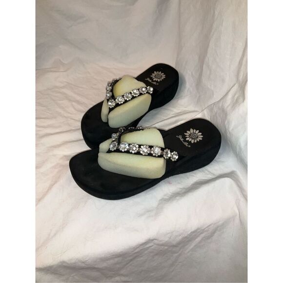 Yellow box flip flops size 6.5 - Picture 2 of 10